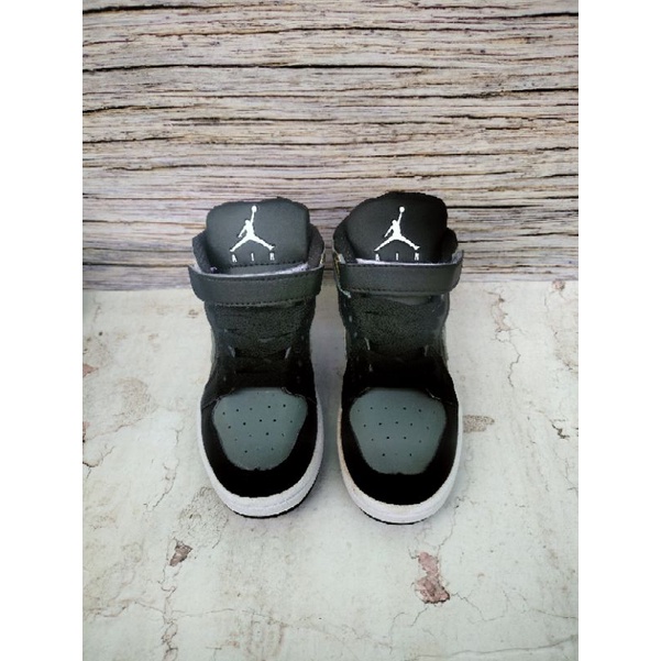 SEPATU ANAK NIKE AIR JORDAN HITAM ABU GRADE ORI SEPATU SEKOLAH ANAK