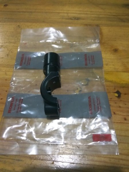 DUDUKAN SPION KANAN HONDA NEW VARIO 125 CBS ISS. BEAT ESP CBS . NEW VARIO 150 CBS ISS ORI