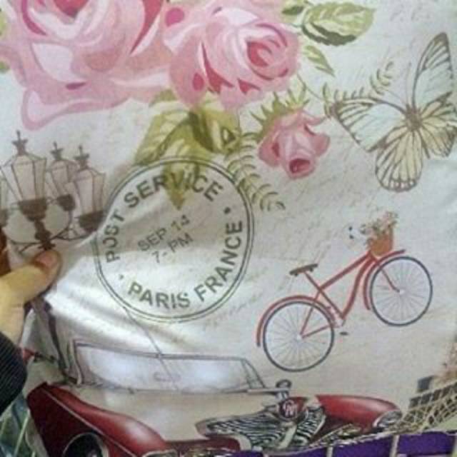 Bantal vintage informa