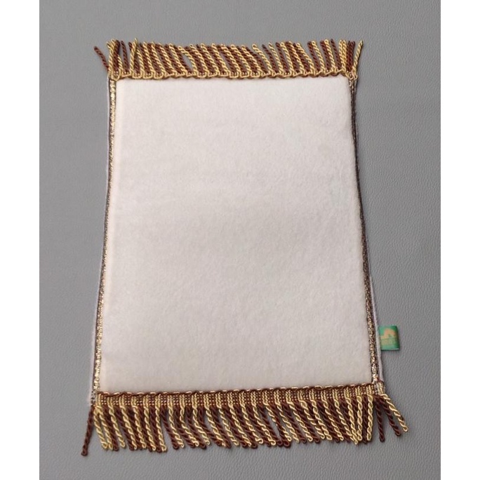 Sajadah Kecil Untuk Sujud Warna Cream Atau Broken White