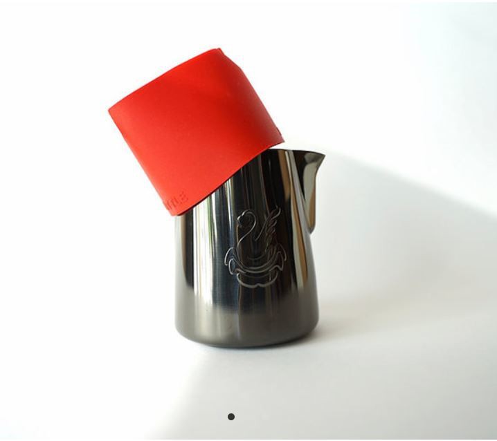 Jibbi Jug - Warrior Magneto 420ml (Black Shiny + Silicone Red)-1