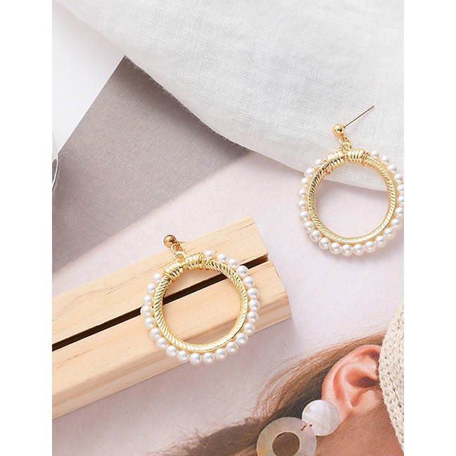 LRC Anting Tusuk Fashion Golden Pearl Circle Alloy Hollow Earrings K35093