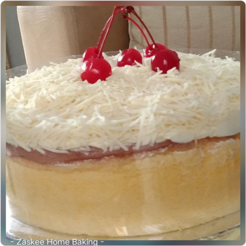 

Birthday Cake: Ogura Keju. Diameter Cake=22cm, Tinggi Cake= 7-8cm.