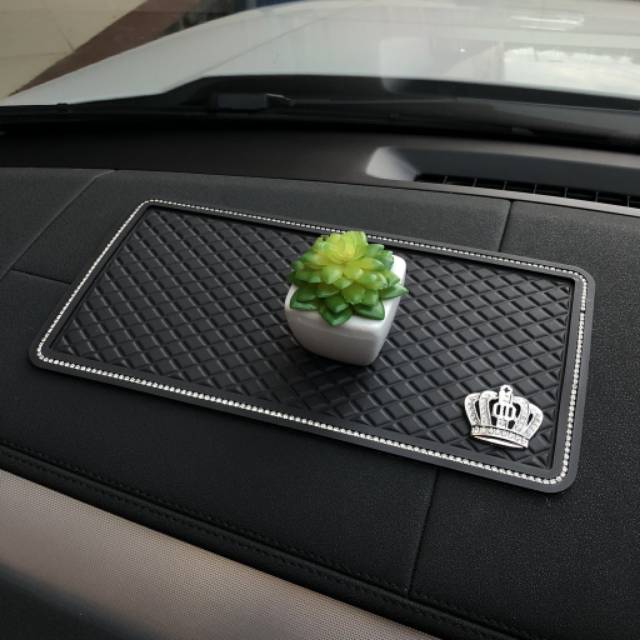 Alas  Tatakan Anti Selip slip Mat Dashboard Mobil CHNEL CROWN Bingkai Bling Bling BESAR 29.5 x 15cm