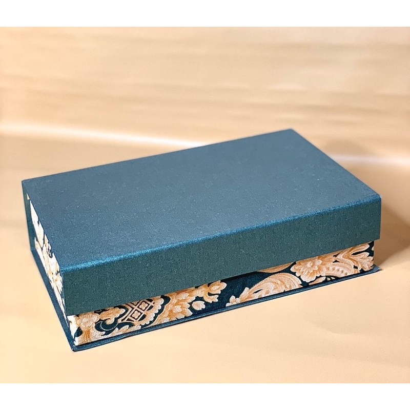 

Box/ Hampers/ Kotak Kado / Hampers Lebaran Eid Mubarak / Parcel Makanan