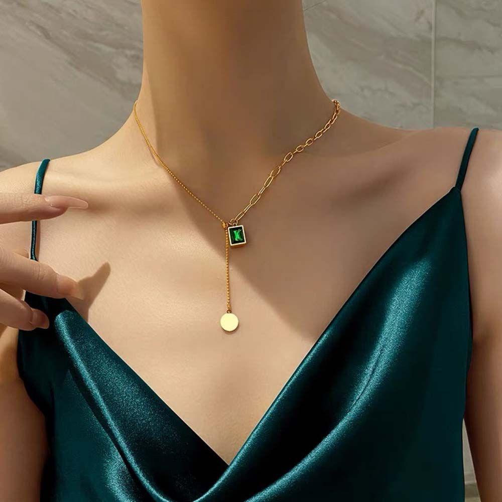 Mxbeauty Kalung Emas Kepribadian Retro Zamrud Logam Liontin Kalung Baja Titanium Hijau Perempuan Sweater Rantai