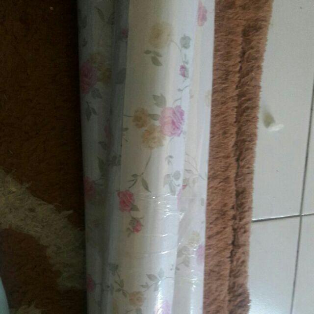 Grosir Murah -wallpaper Sticker Dinding Putih Bunga Mawar Pink Krem Berdaun 10 Meter
