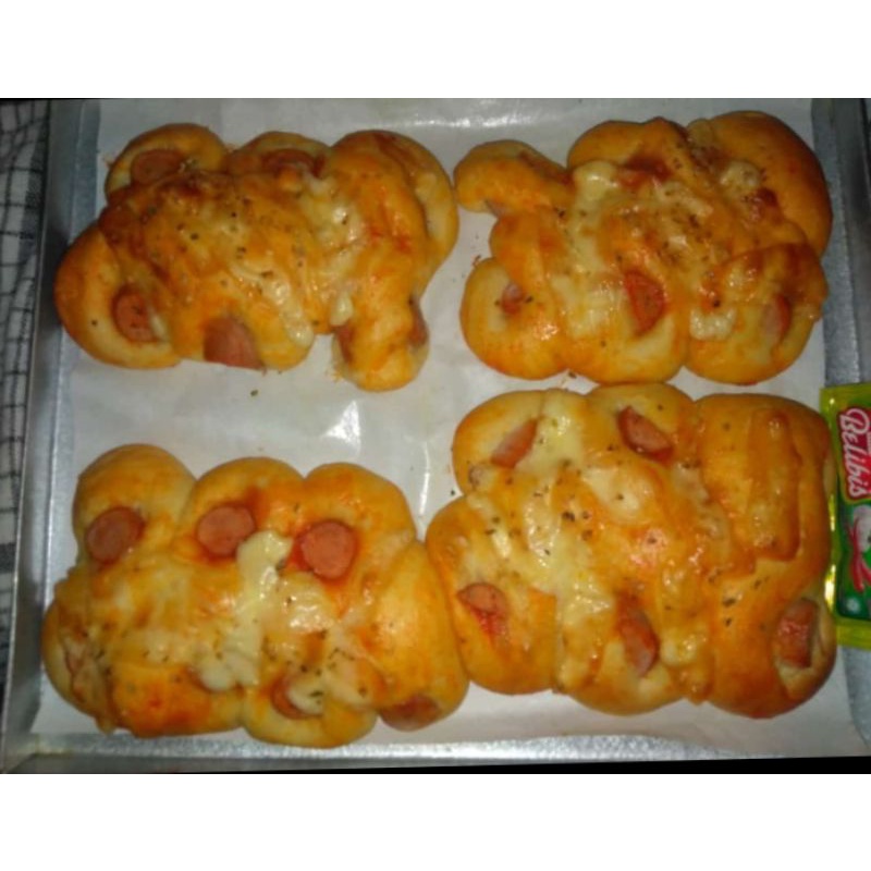 

Pizza Sosis Mozarella Besar / Roti / Kue