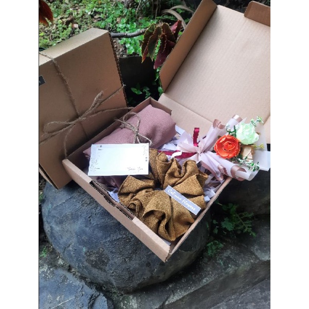 

Hampers murah kado wisuda/ ulang tahun
