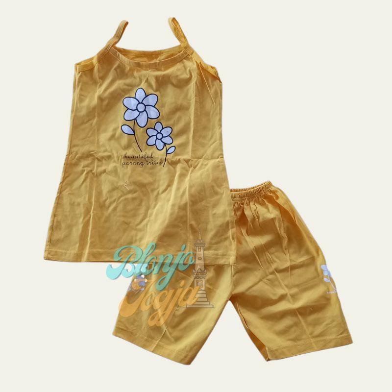 Setelan anak tanktop kuning pantai parangtritis jogja