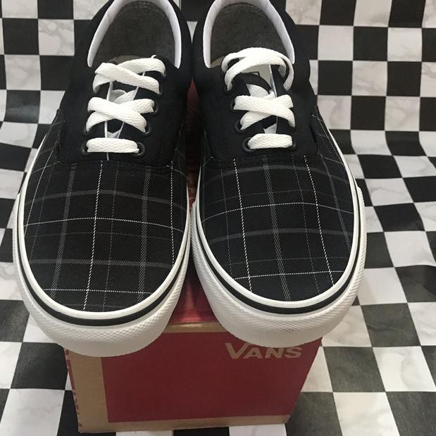 vans era woven plaid black