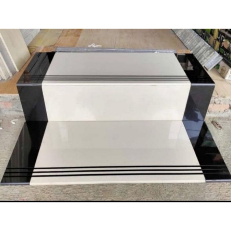 Granit Anak Tangga 30x80 dan 20x80 Kombinasi cream dan hitam