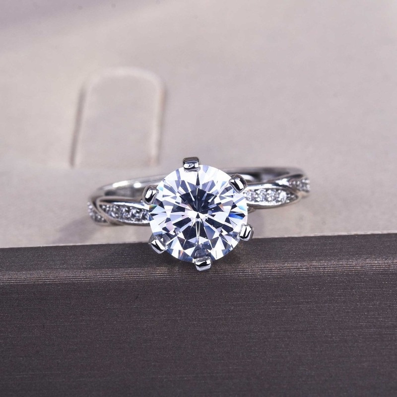 Simple Fashion 2 Karat White Moissanite Diamond Ring