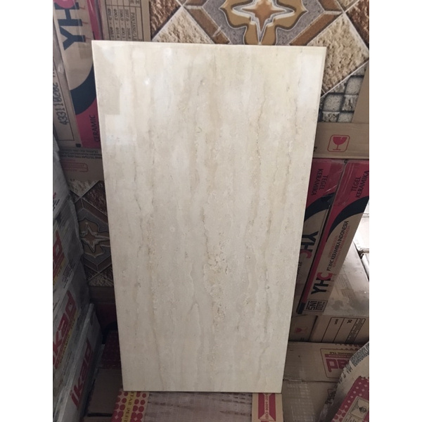 keramik dinding kamar mandi cream motif (glossy)/ keramik dinding 30x60 motif marmer