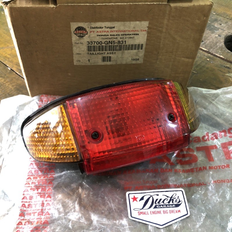 stoplamp assy lampu belakang honda astrea grand original