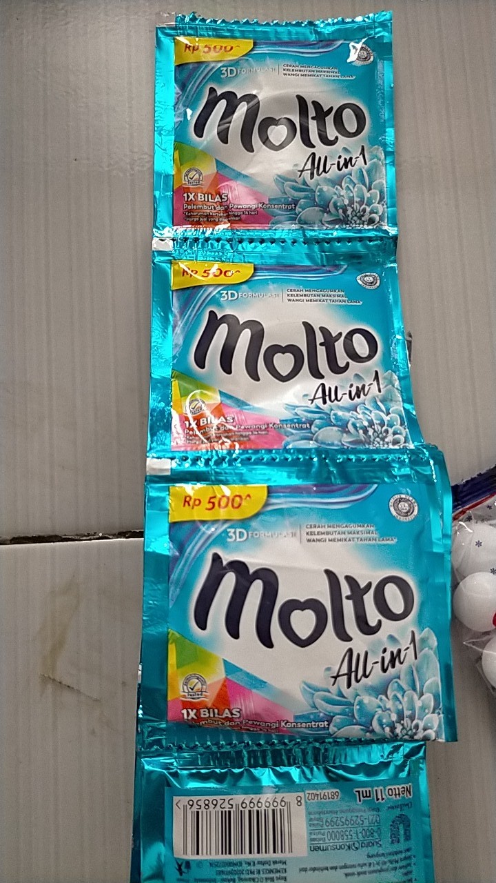 Pelembut Dan Pewangi Pakaian Molto Renceng 12x10ml