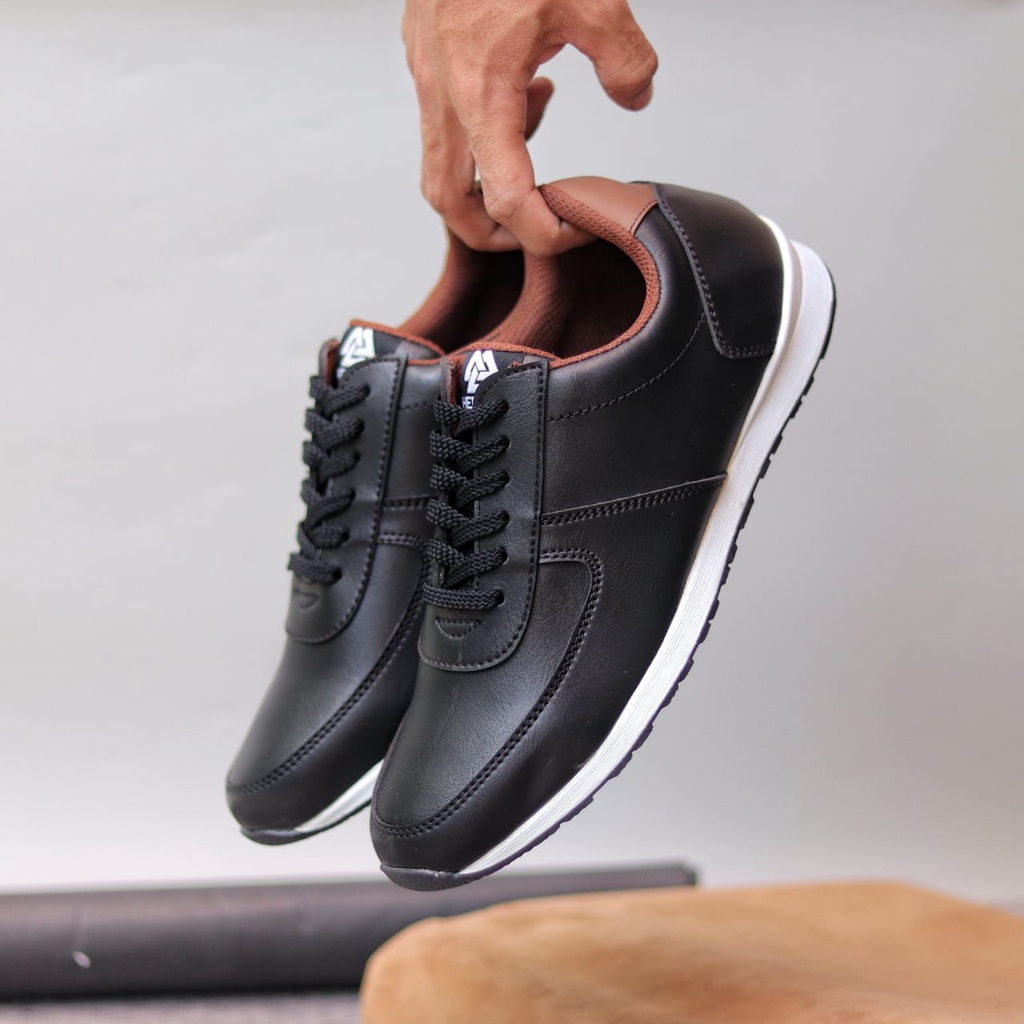 Sepatu Casual Sneakers Pria Original Kulit Syintetik Fashion Simple Joging Pria Sport Cowok