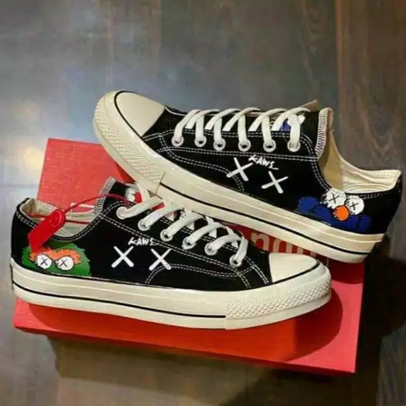 Sepatu CONVERS3 X KAWS ELMO Black White Grade Original Made in Vietnam