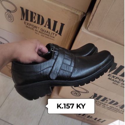 Sepatu kulit pria pantofel  sepatu kerja formal tampil lebih keren