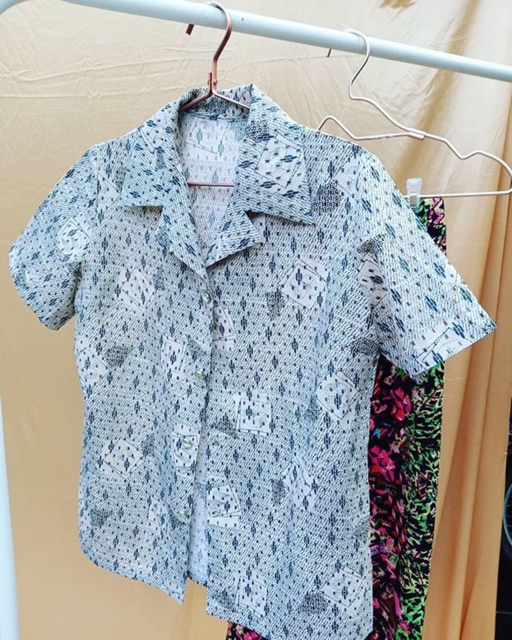 Kemeja vintage batik abstrak shirt bekas preloved second