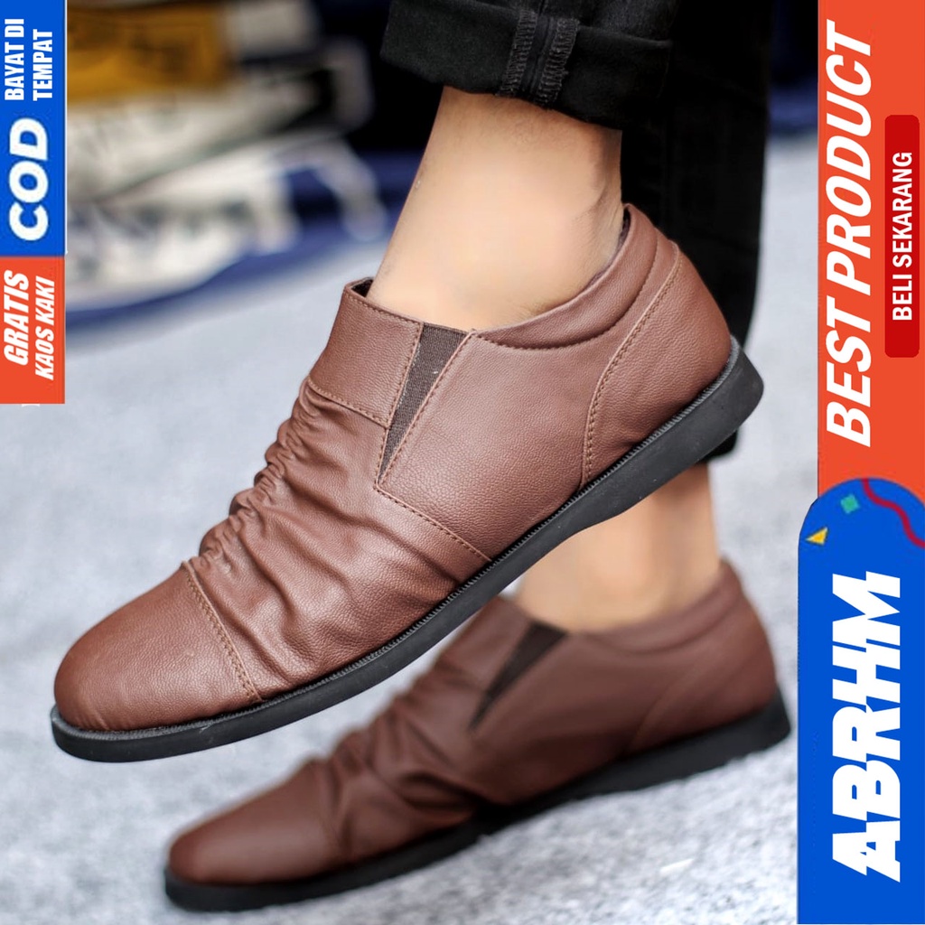 Sepatu Slip on Pria Santai Casual Formal Kulit Syntetic Kerja Kantor Kuliah Kondangan Hitam Keren Terbaru