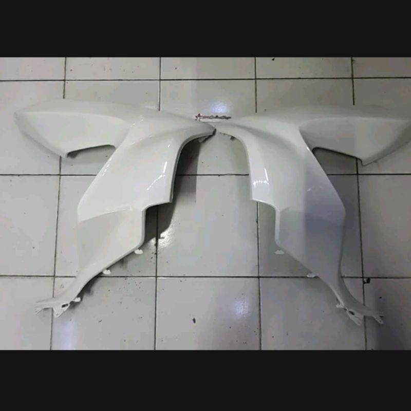 cover legsil legshiel sayap luar pcx 150 2018 putih