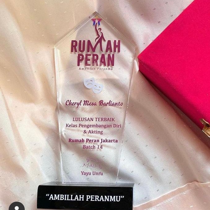 

Plakat Akrilik custom Alas Tebal