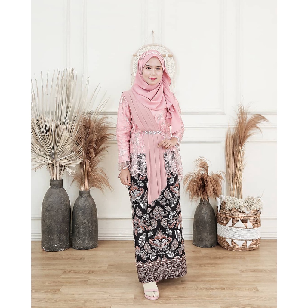 Batik Brokat Couple Kebaya Jumbo Modern, Kebaya Tunangan Sarimbit Kondangan, Kebaya Wisuda Amalia-1