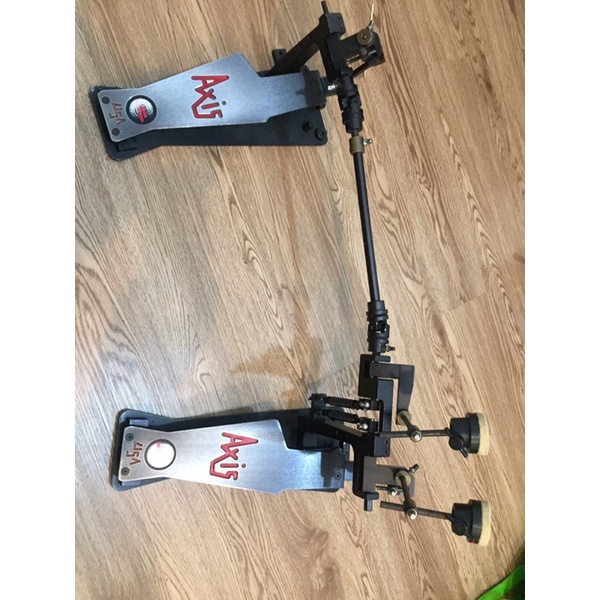 Double pedal axis longboard