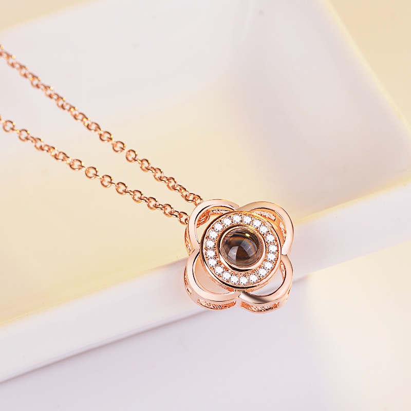 [Ready Stock]Fashion Personality Four-Leaf Clover Diamond Pendant Necklace