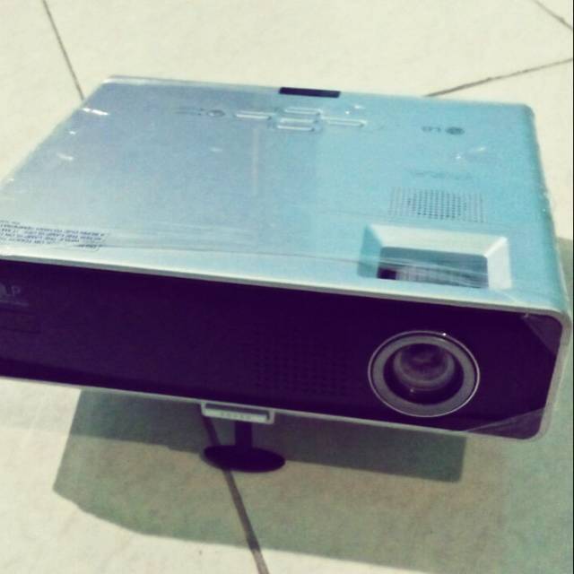 Proyektor LG DX130