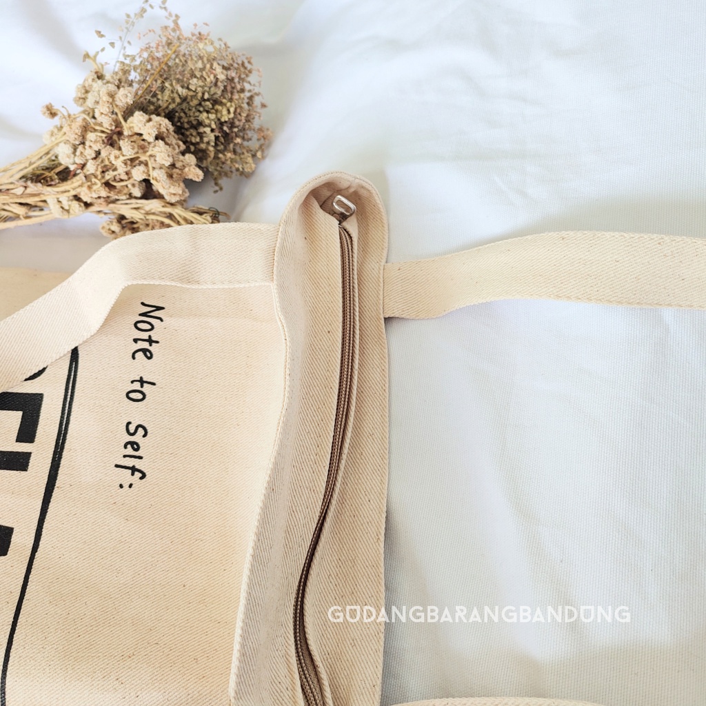 Totebag wanita kanvas resleting design Relax Broken White