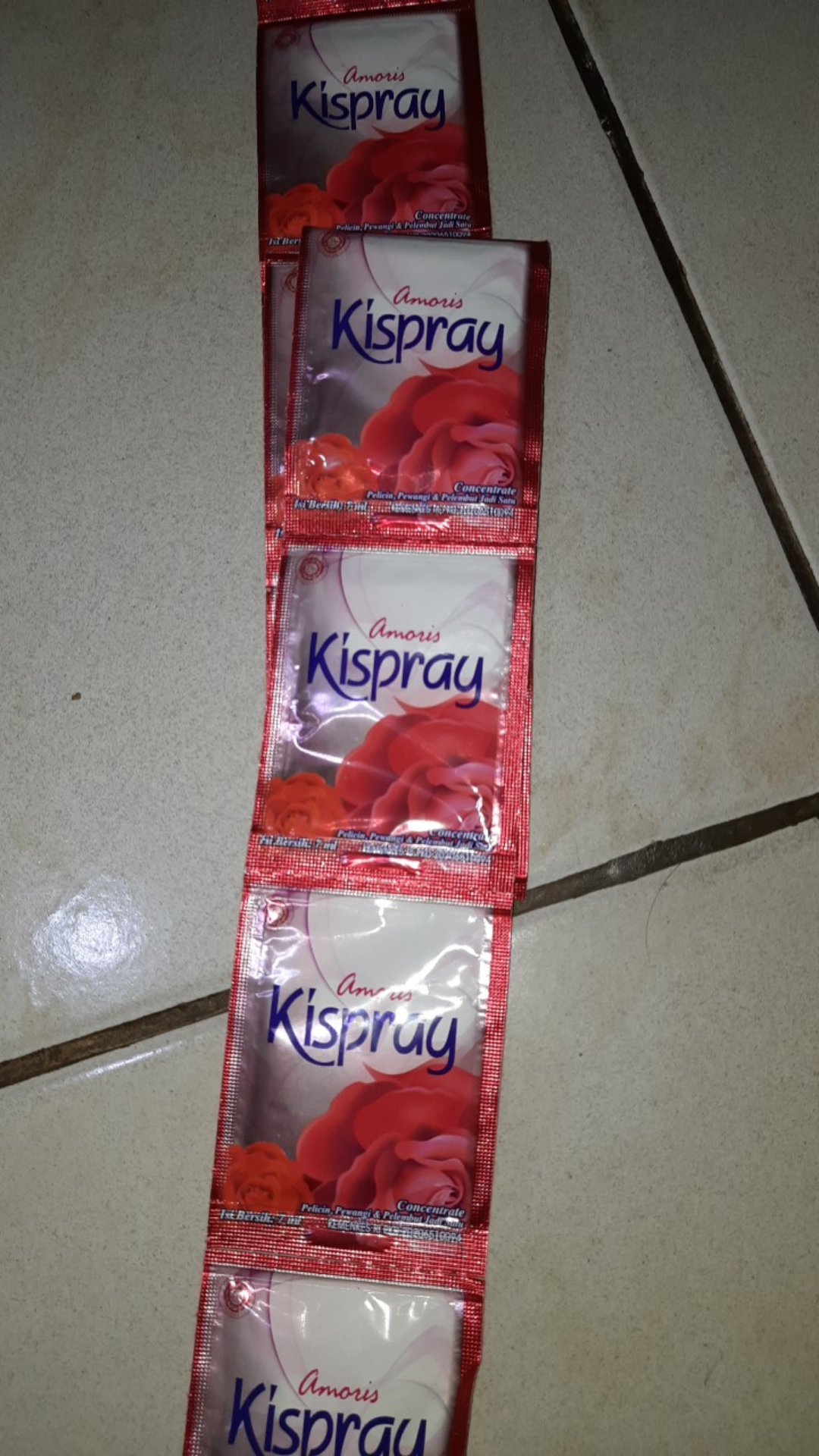 Kispray Pakaian Sachet Srenceng 12 Pcs X 7 Ml