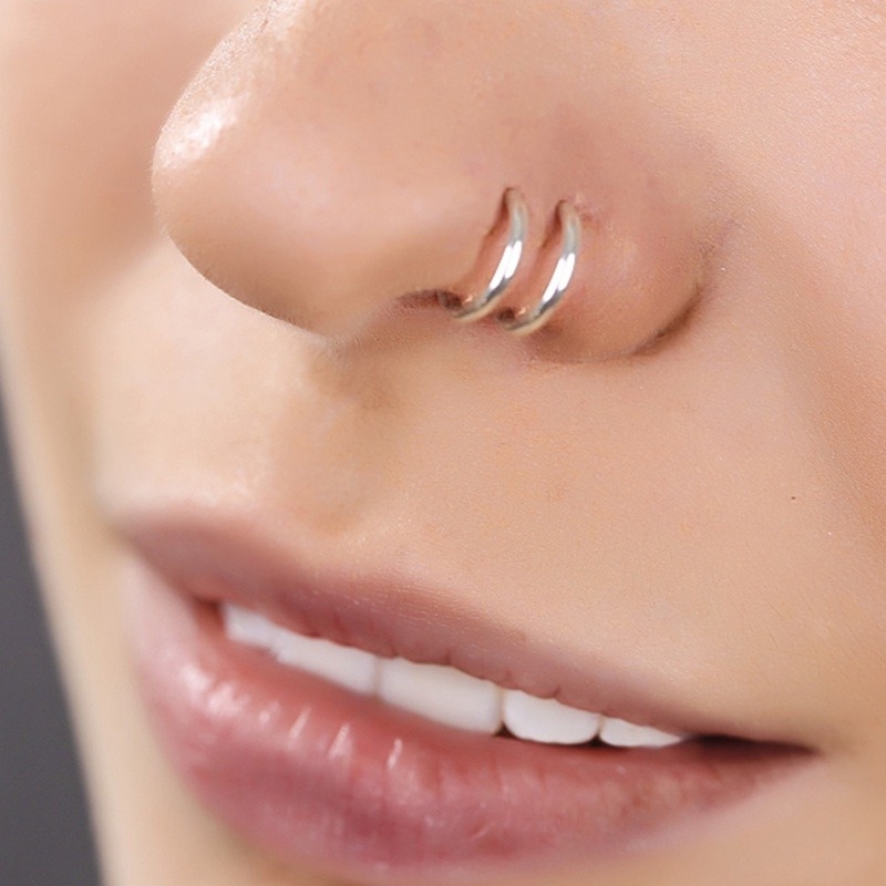 Cincin Tindik Telinga / Hidung Bentuk Spiral Bahan Stainless Steel 5 Warna Untuk Pria / Wanita