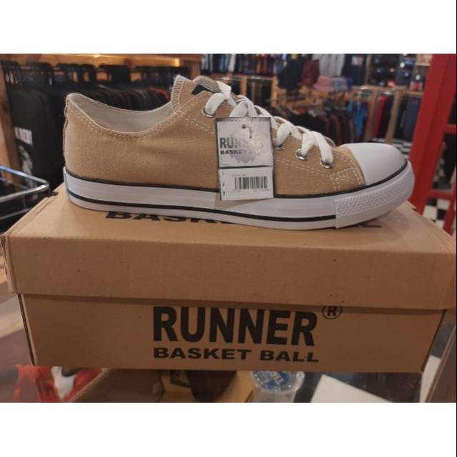 Sepatu runner