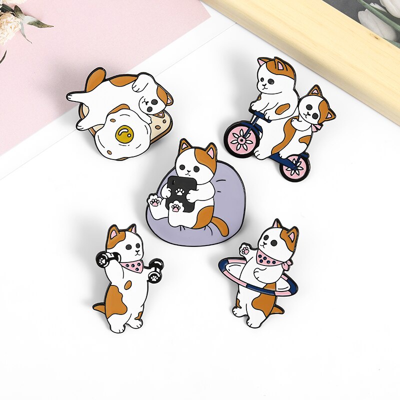 Bros Pin Enamel Desain Kartun Hewan Kucing Olahraga Untuk Anak