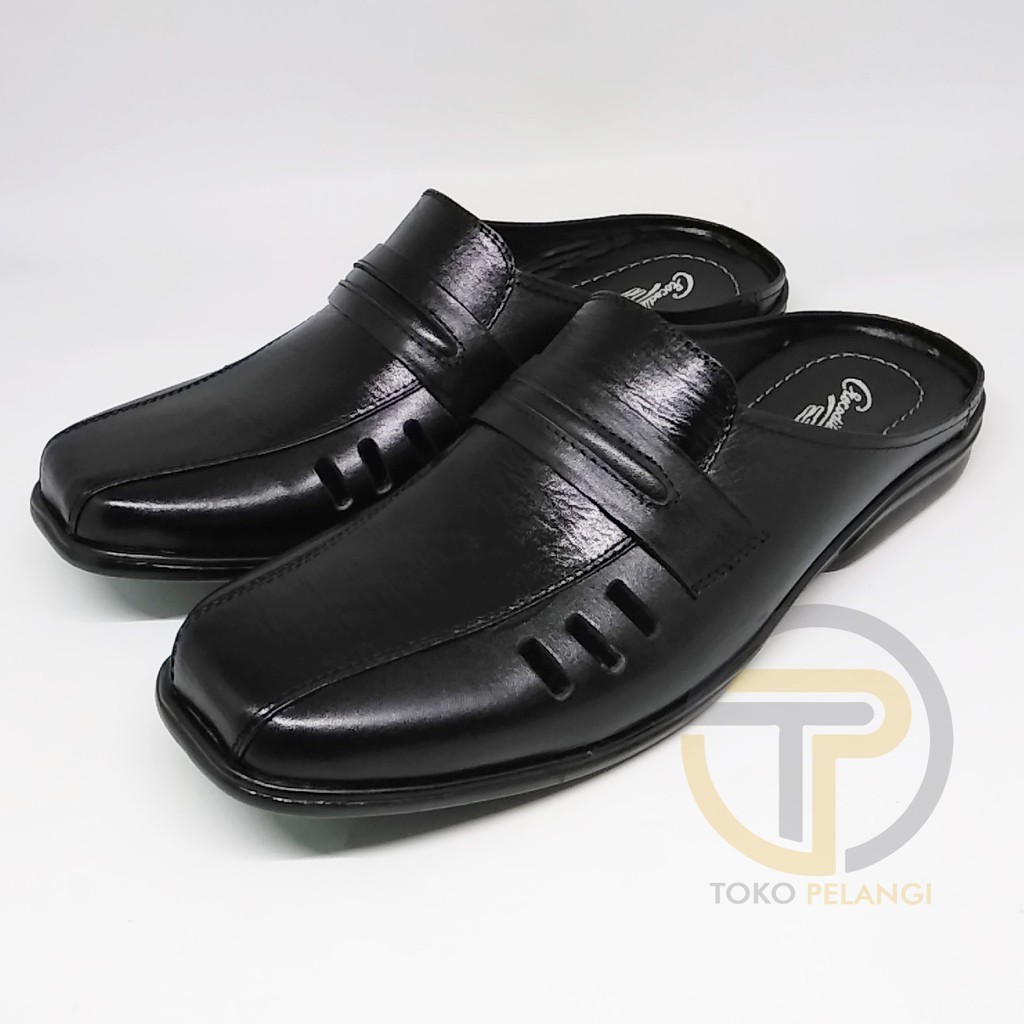 Sepatu sandal  slop pria bahan kulit  asli warna hitam merk 