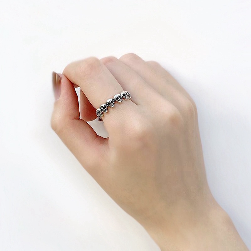 Fancyqube Cincin Adjustable Desain Tengkorak Warna Hitam Gaya Punk Vintage Untuk Pria Dan Wanita