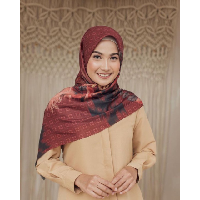 Lolly Scarf by Wearing Klamby color Red velvet