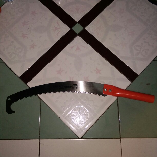 Gergaji Tangan Lengkung Dahan Kopi Blitz Gagang Pipa 15 Inch