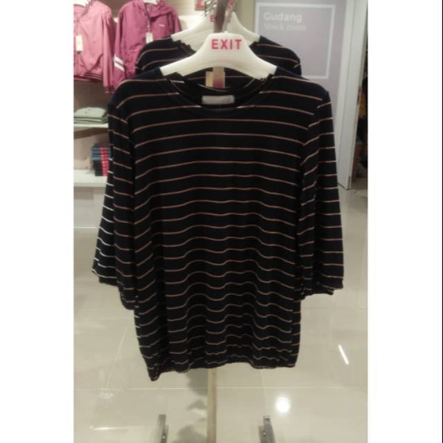 Kaos wanita EXIT best seller