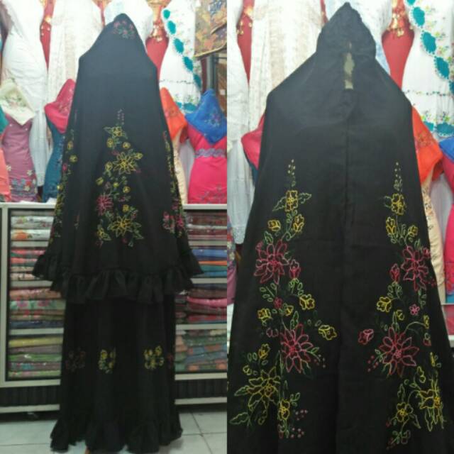 Mukena sulam bayang hitam, motif baru, bahan sifon helena, pakai tas, khas bukittinggi