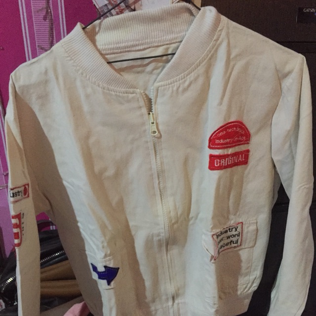 Jaket bomber putih