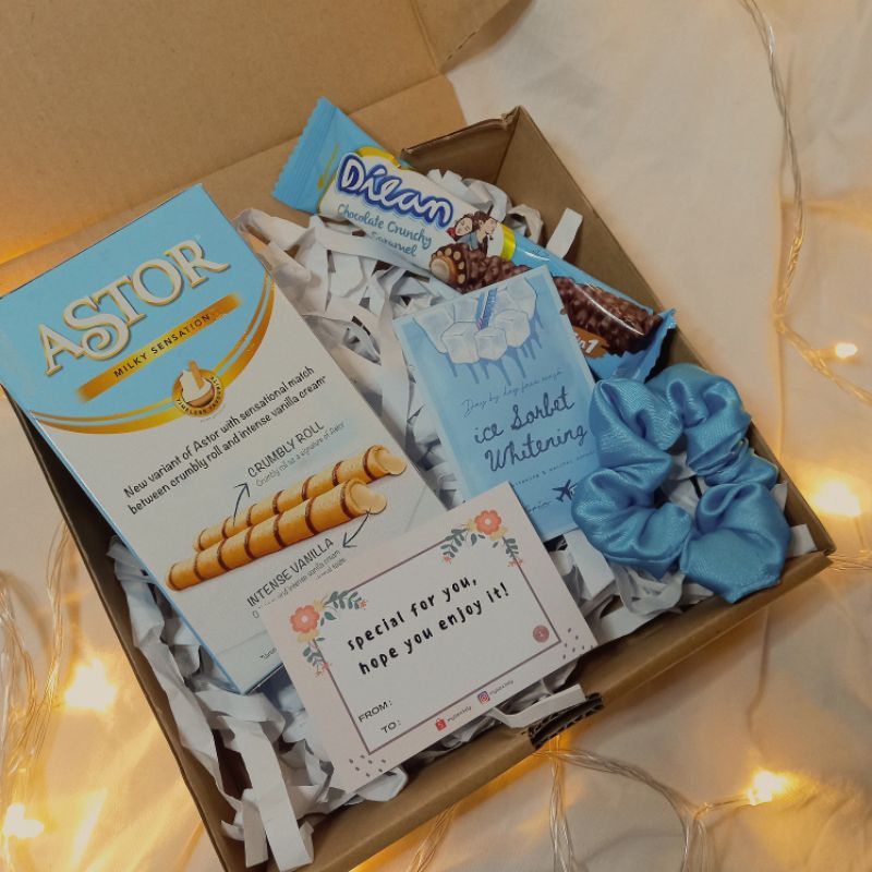 

Snack Box Gift Box Hampers Ulang Tahun Wisuda Anniversary