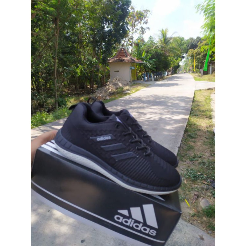 sepatu Adidas sekolah hitam murah