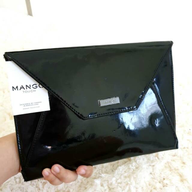 MANGO CLUTCH GLOSSY BLACK