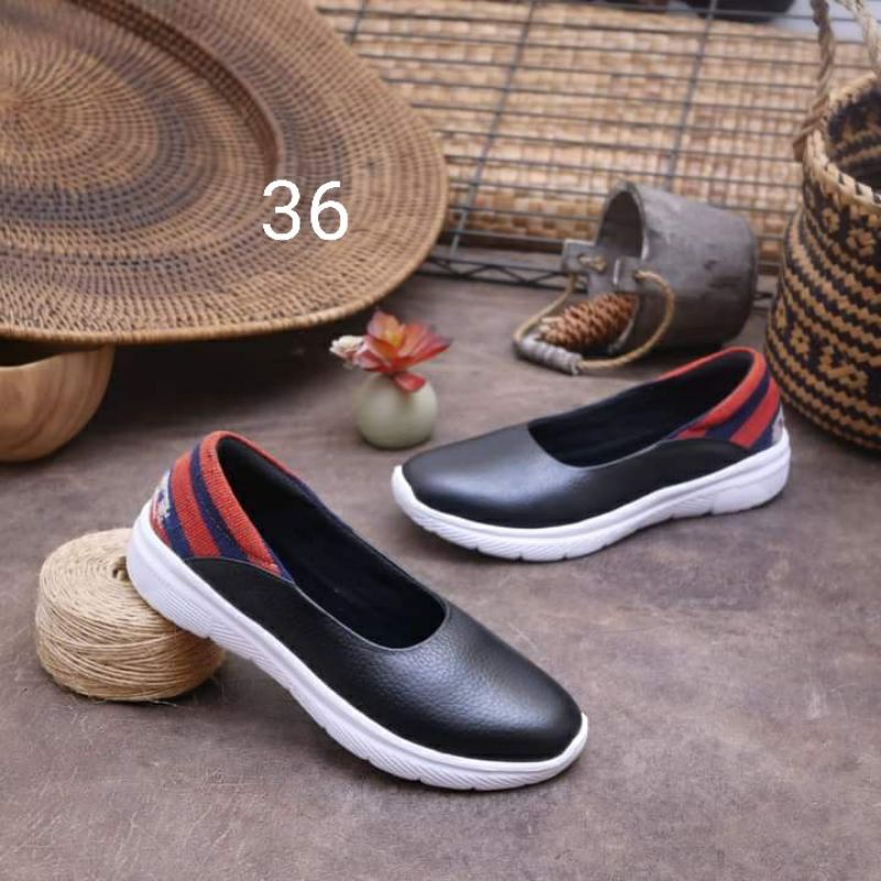 SLIP ON UNISEX, SLIP ON TENUN NTT, SLIP ON ETNIK, SEPATU ETNIK MURAH, SEPATU TENUN NTT, SLIPON KULIT