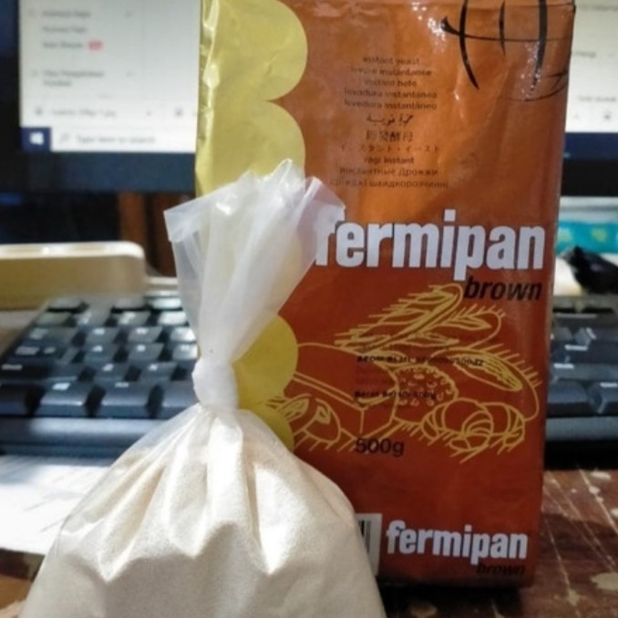 

Ragi Instant Fermipan Repack 100gr Pengembang Roti Kue Donat Pao