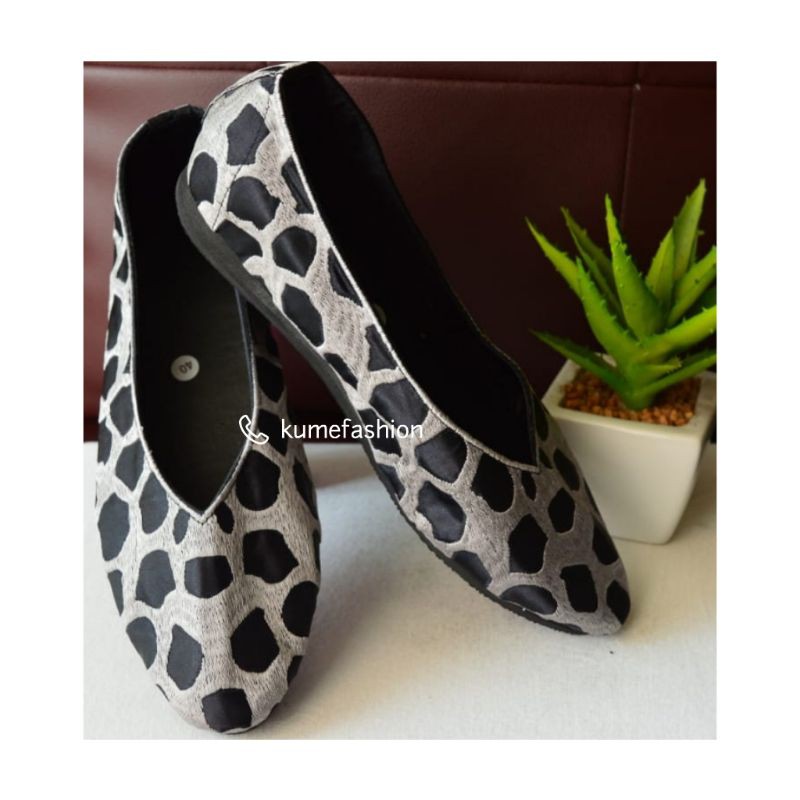 Sepatu cewek bordir original handmade / sepatu cewek bordir Handmade / sepatu bordir - Kode SB 032