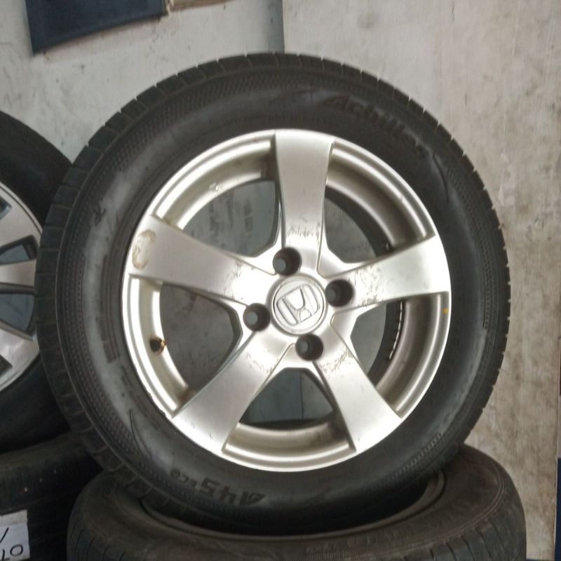 velg mobil bekas copotan brio satya G ring 14 plus ban kondisi 80% baut 4x100